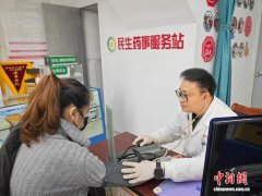 （新春走基层）万家团圆时的坚守：浙江“药事守门人”的春节三幕